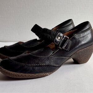 Black Leather Mary Jane Heeled Shoes with Buckle